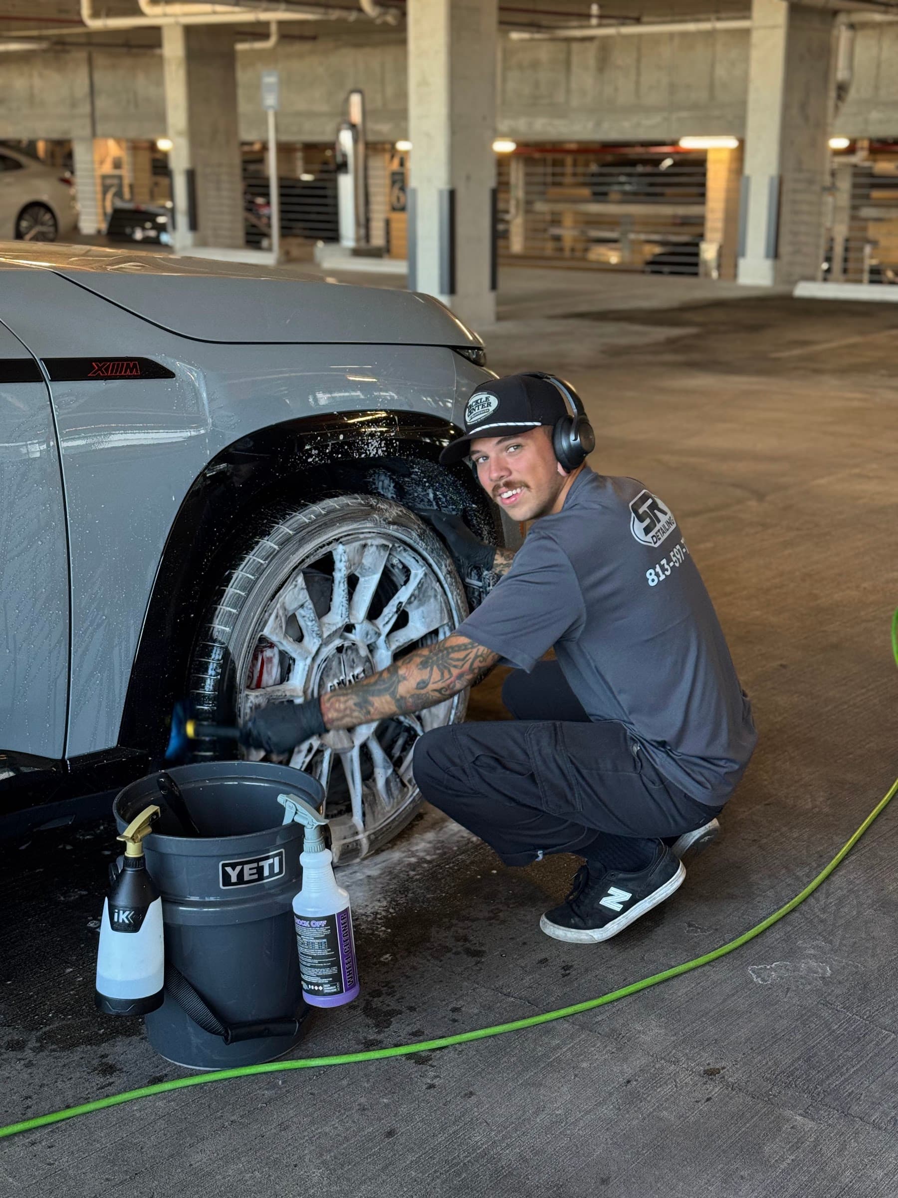 Wheel cleaning during mobile detailing